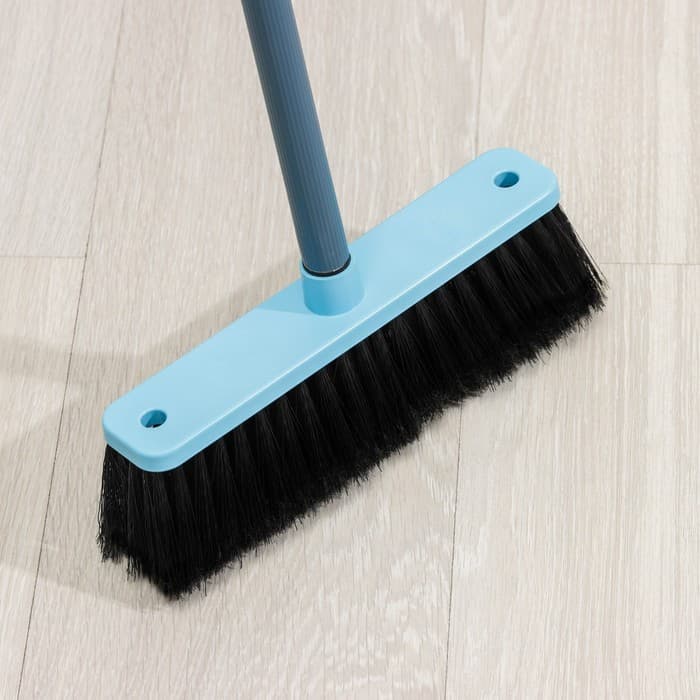 Щётка для пола мягкая «Арианна», длина щетины 5.5 см, с черенком, МИКС