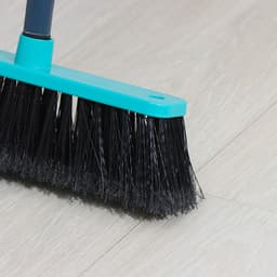 Щётка для пола мягкая «Арианна», длина щетины 5.5 см, с черенком, МИКС