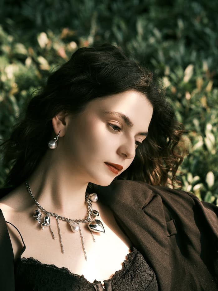 Серьги с жемчугом «Капля», полукруг, белые в серебре