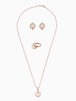 Гарнитур 3 предмета: серьги, кулон, кольцо безразмерное «Эдель», с жемчугом цветок, белые в золоте, 45 см