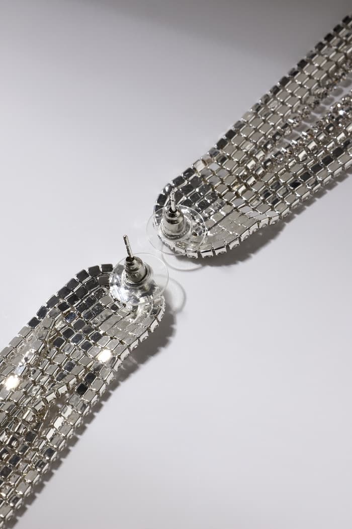 Серьги висячие со стразами «Лёд», полукруг, белые в серебре