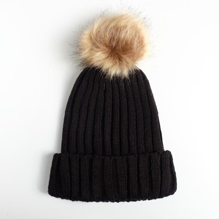 Шапка с помпоном «Все, пока», черная