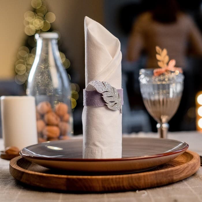 Кольцо для салфетки «Доляна» Silver feather, 4.8×6.5 см, фетр