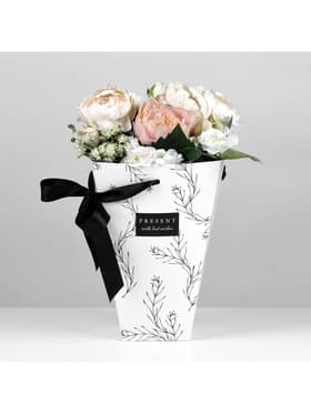 Переноска для цветов на лентах Present with best wishes, 17×25×9 см