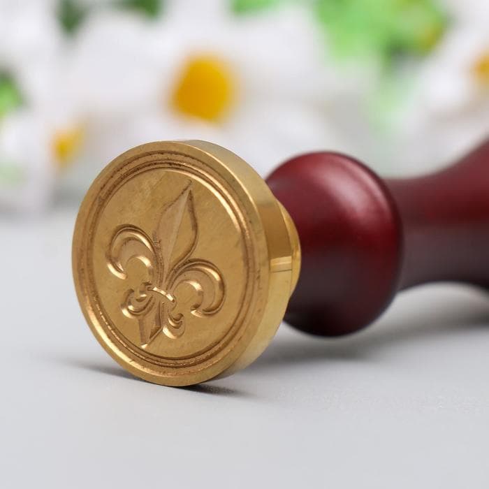 Печать для сургуча с деревянной ручкой «Геральдическая лилия», 9×2.5×2.5 см