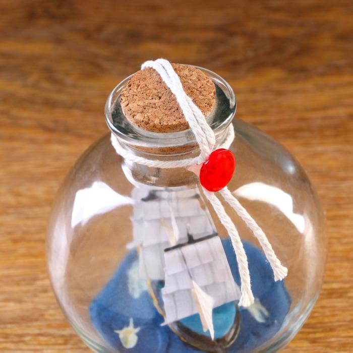 Корабль в бутылке Be happy, вертикальная фигурка, 10×12 см