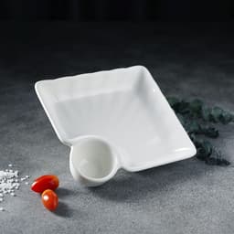 Блюдо фарфоровое с соусником Magistro «Бланш», соусник 60 мл, 18.5×17.5×4 см, белое