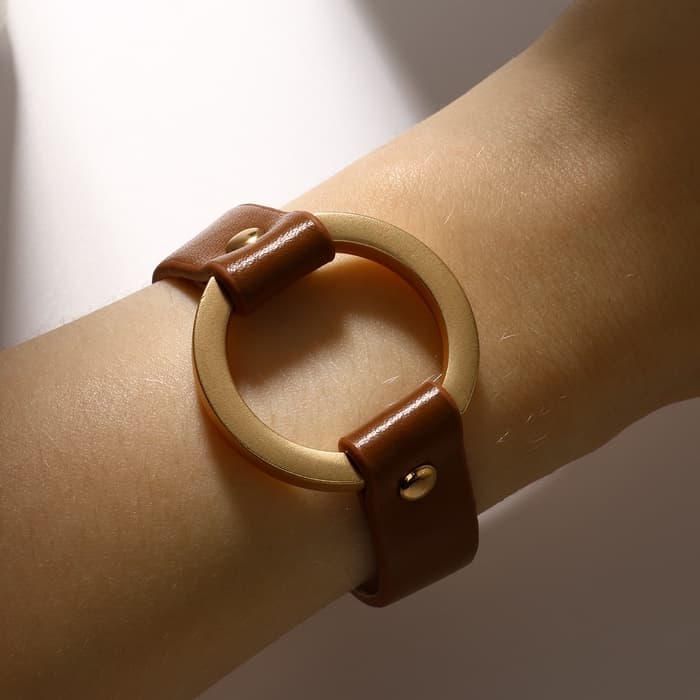 Браслет кожаный «Помпеи», L=21 см, заклёпки, коричневый в золоте