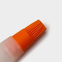 Кисть с резервуаром для масла Доляна «Фобос», силикон, 19 см, оранжевая