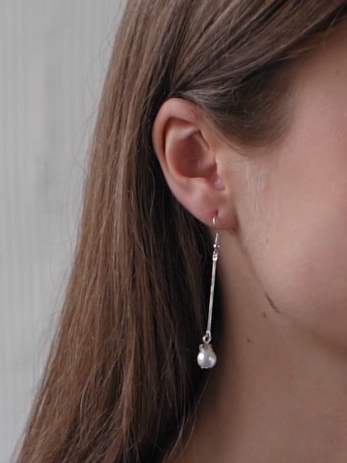 Серьги с жемчугом «Бусинки на палочке», белые