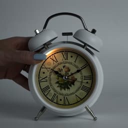 Будильник «Прованс», дискретный ход, d=9 см, с подсветкой, 17×11 см, от батарейки АА