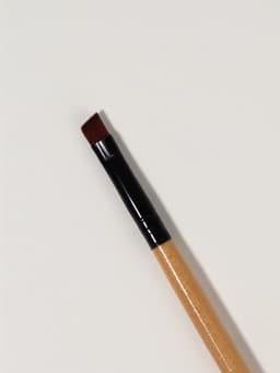 Кисть для макияжа, скошенная, 18 (± 1) см, бежевая