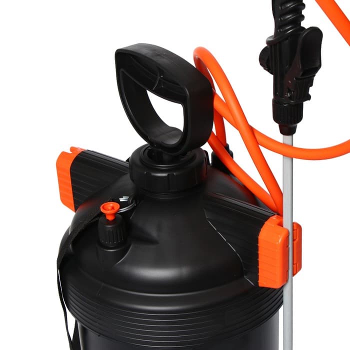 Опрыскиватель помповый, 5 л, термоусадка, пластиковый брандспойт, ОП-220, «Жук»