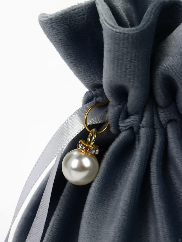 Мешочек бархатный с бусиной, 13×9 см, фасовка 25 шт., серый