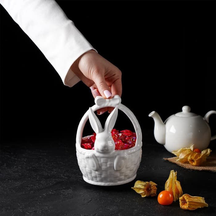 Конфетница Доляна «Зайка», 12×12×14.7 см, доломит, белая