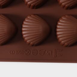 Форма для конфет и шоколада Доляна «Ракушки», силикон, 20.5×10.5 см, 15 ячеек (2.7×2.4 см), коричневая