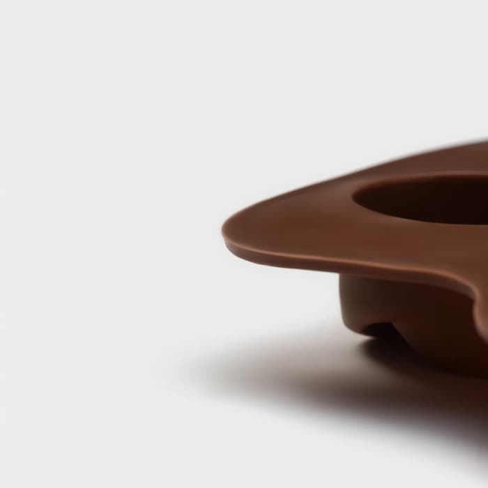 Форма для конфет и шоколада Доляна «Завиток», силикон, 21.5×11.5 см, 15 ячеек (d=2.8 см), коричневая