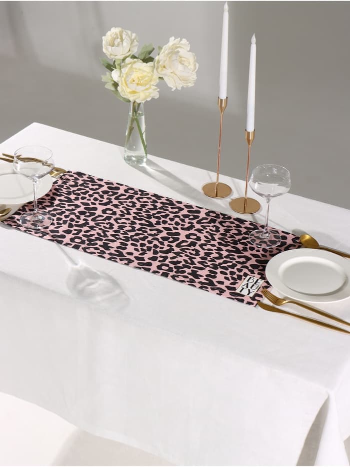 Дорожка на стол «Этель» Beauty 30×70 см, 100% хлопок, саржа 190 г/м², розовая/чёрная