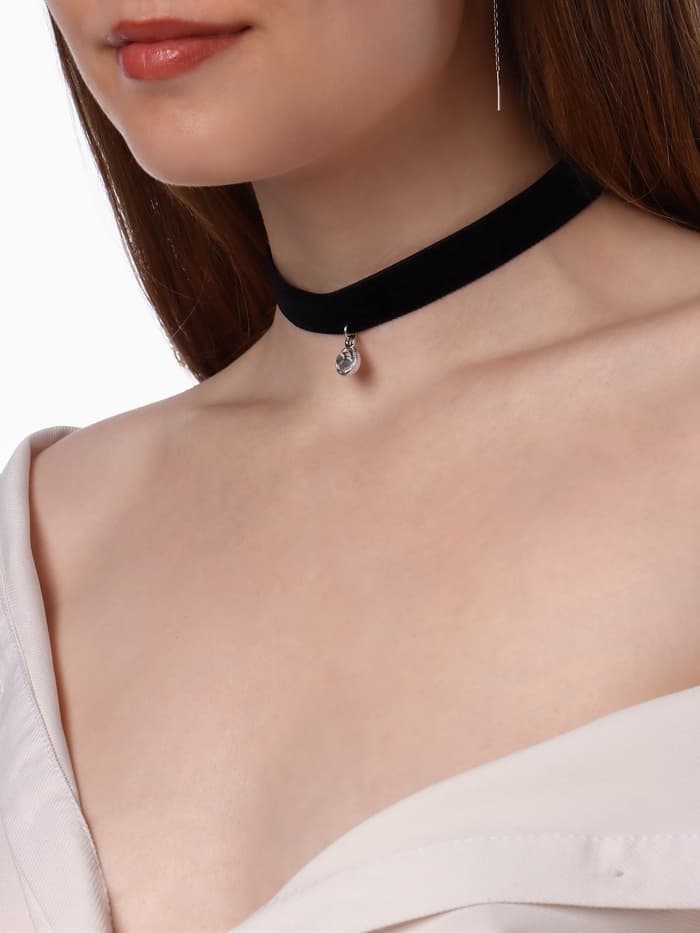 Чокер «Стразинка», круг в огранке, белый в серебре, 33 см