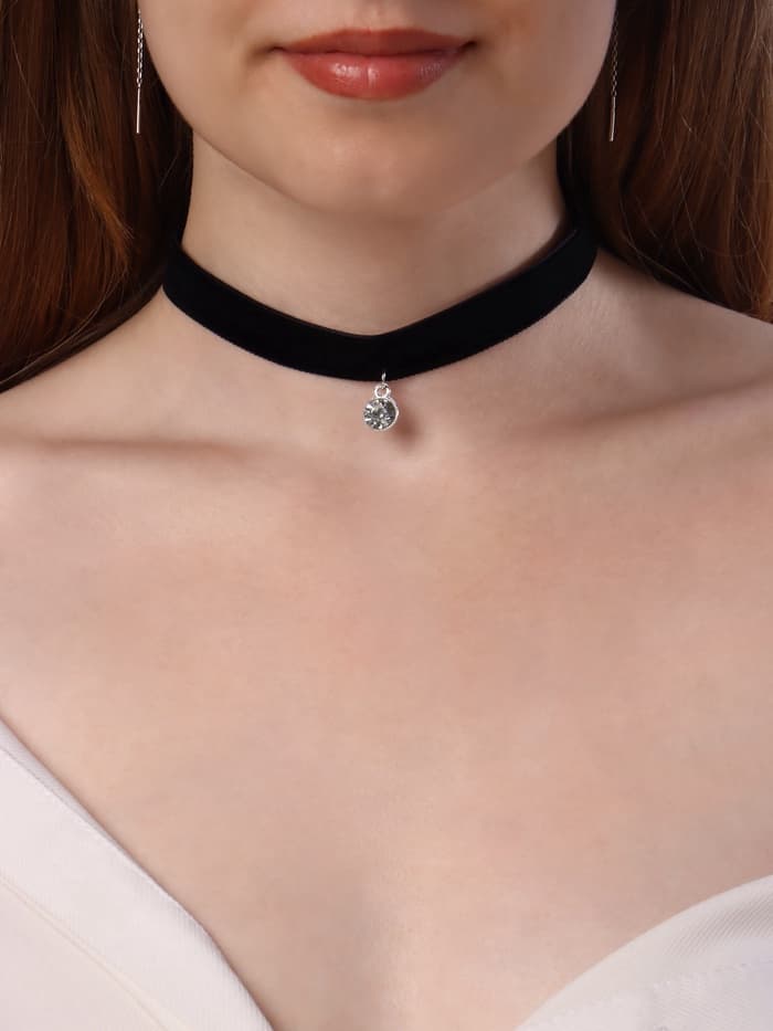 Чокер «Стразинка», круг в огранке, белый в серебре, 33 см