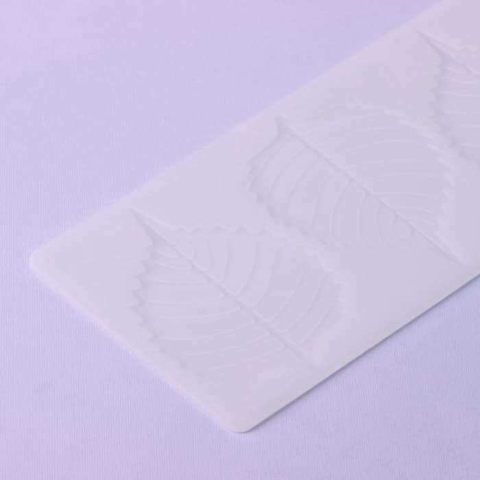 Форма для шоколада «Тополиный лист», силикон, 3 ячейки, 23×11×0.3 см, белая