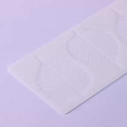 Форма для шоколада «Тополиный лист», силикон, 3 ячейки, 23×11×0.3 см, белая