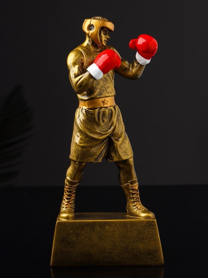Кубок наградной с фигуркой «Бокс: лучший боец», 18×8×3.5 см