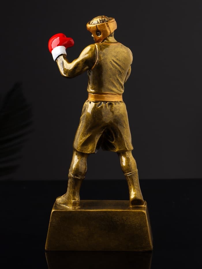Кубок наградной с фигуркой «Бокс: лучший боец», 18×8×3.5 см
