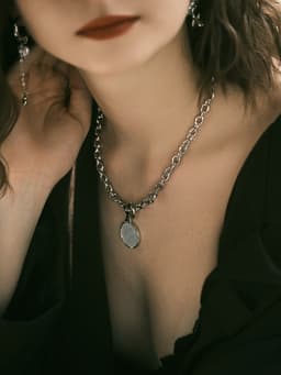 Кулон «Цепь», перламутровый медальон, бежевый в серебре, 42 см