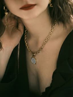 Кулон «Цепь», перламутровый медальон, L=42 см, бежевый в золоте