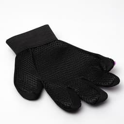 Перчатка-щетка для шерсти, на левую руку, с удлинёнными зубчиками, из неопрена, фиолетовая