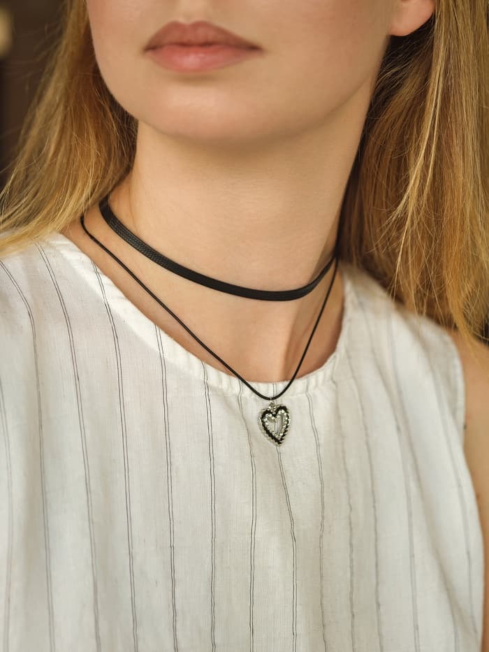 Чокер «Двойной», с нитью, сердечко, бело-чёрный в серебре, L=32 см