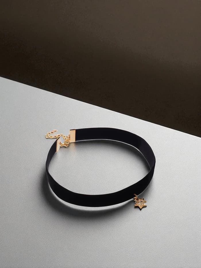 Чокер «Стразинка» звезда, цвет белый в золоте, L=32 см