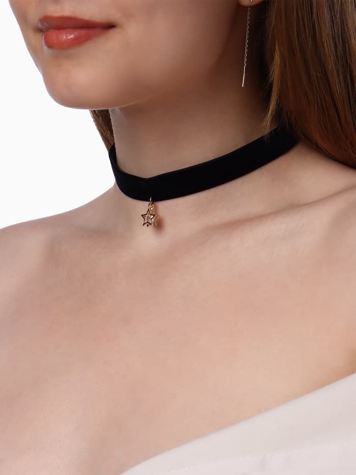 Чокер «Стразинка» звезда, цвет белый в золоте, L=32 см