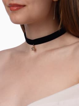 Чокер «Стразинка» звезда, цвет белый в золоте, L=32 см