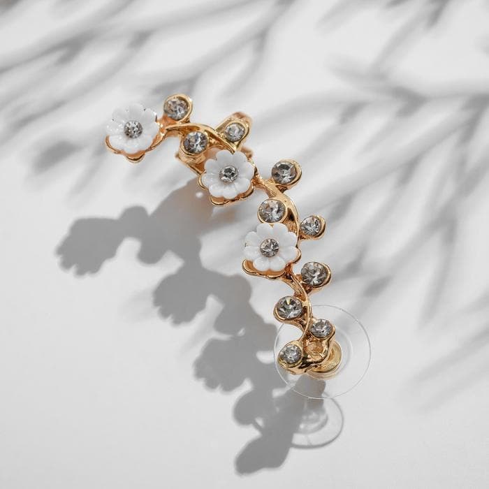 Серьга кафф «Ромашки со стразами», L=5 см, белая в золоте