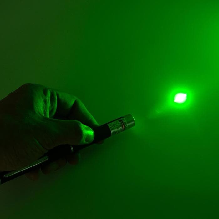 Лазерная указка, 532 нм, дальность 1000 м, от батареек 2×ААА, зелёный луч, 15×1.5 см