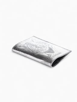 Обложка для паспорта «Волк», натуральная кожа, сплошное тиснение, цвет серебряный