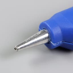 Клеевой пистолет 13.5×11 см питание: сетевой, диаметр стержня - 7 мм, МИКС