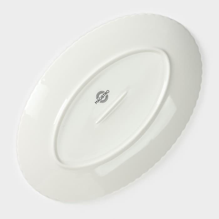 Блюдо фарфоровое овальное Magistro «Лакомка», 30×20×1.5 см, белое