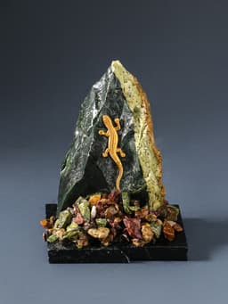 Фигурка «Горка», змеевик