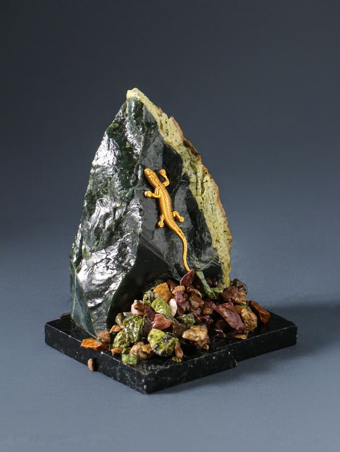 Фигурка «Горка», змеевик