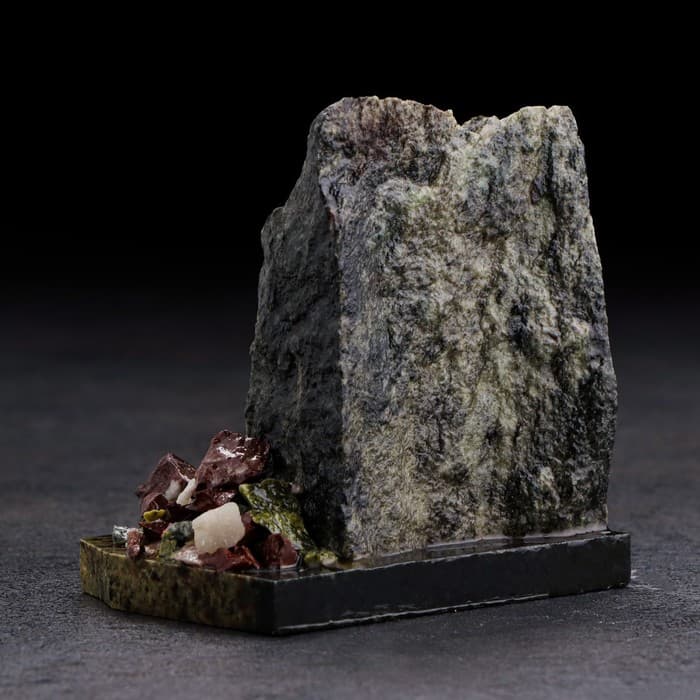 Фигурка «Горка», змеевик