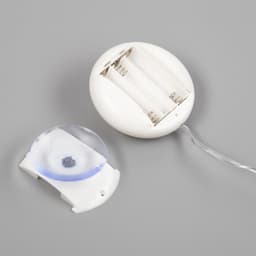 Светодиодная фигура на присоске «Ёлка» 24×45 см, пластик, батарейки АААх3 (не в комплекте), свечение тёплое белое