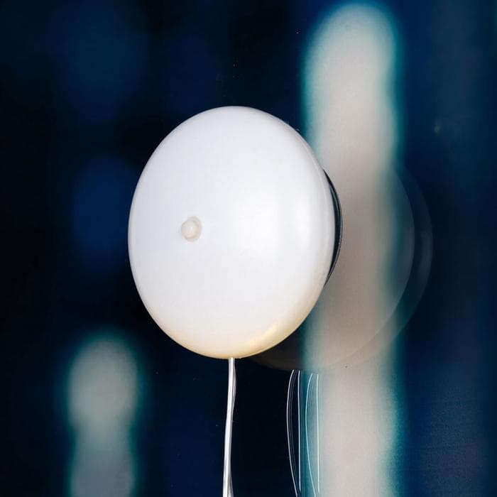 Светодиодная фигура на присоске «Дед Мороз в санях» 44×25 см, пластик, от батареек АААх3, свечение тёплое белое