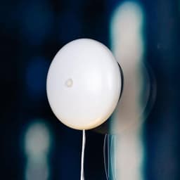 Светодиодная фигура на присоске «Дед Мороз в санях» 44×25 см, пластик, от батареек АААх3, свечение тёплое белое