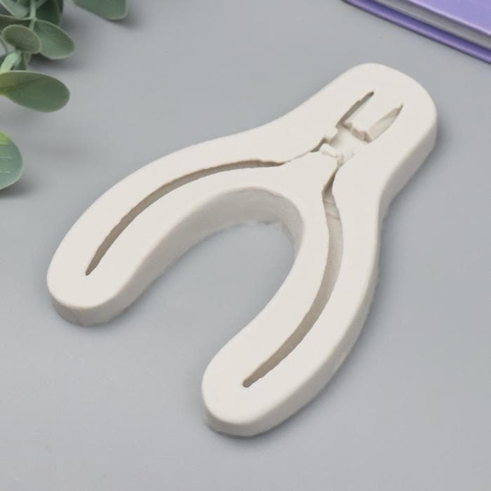 Молд силиконовый «Плоскогубцы» 12×8.1 см
