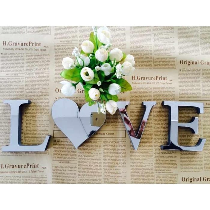 Зеркало настенное LOVE, на клеевой основе, акриловое, размер буквы 8×10 см
