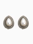 Клипсы «Грейс», капля в огранке, белая в чернёном серебре