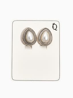 Клипсы «Грейс», капля в огранке, белая в чернёном серебре